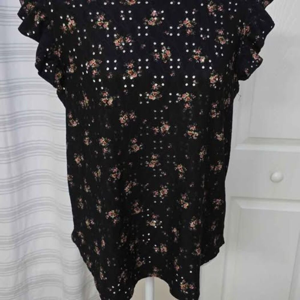 Kim & Cami Floral Eyelet Flutter Sleeve Top, Size Medium